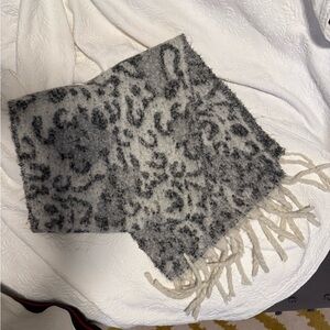 New Look Gray and Black Patterned Scarf